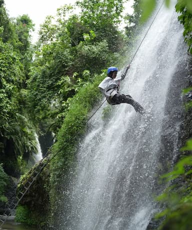 Rappeling Curug Tilu Leuwi Opat