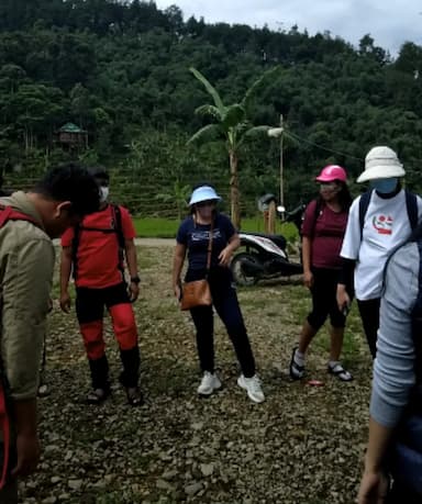 Tiba di Basecamp Curug Walet