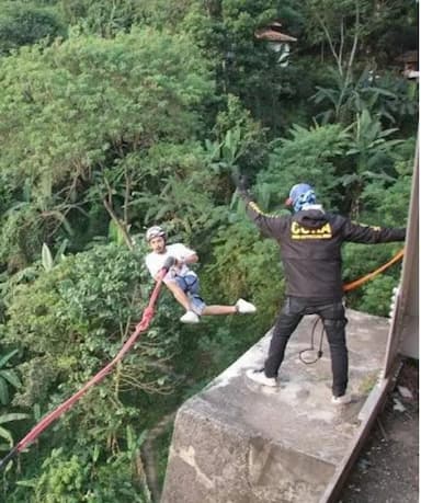 Rope Jump di Jembatan Lama Citarum