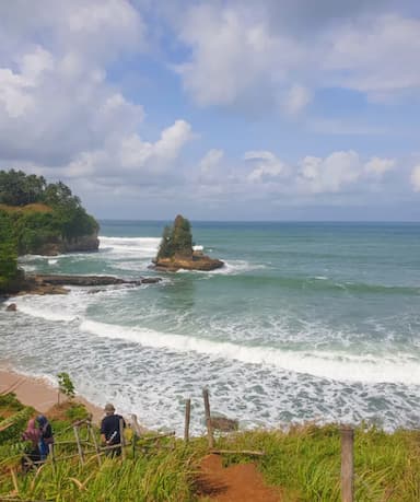 Pantai Karang Gantungan