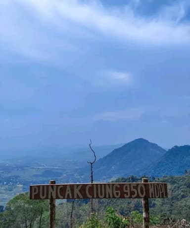 Tiba di Puncak Ciung 950 Mdpl