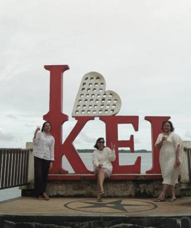 Photo Stop di Ikon kota Langgur dan Logo Pulau Kei di Pelabuhan Watdek