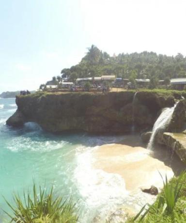Pantai Banyu Tibo
