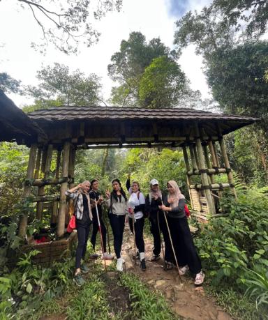 Tiba di Basecamp Kawah Ratu