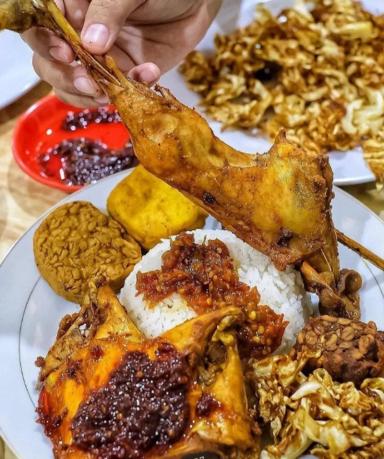 Ayam Goreng Bahagia 71 Hj. Sunarti