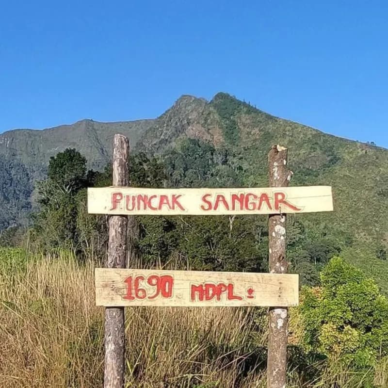 trekking-gunung-sangar