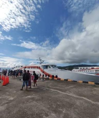 Berkumpul di Pelabuhan Tulehu, Ambon