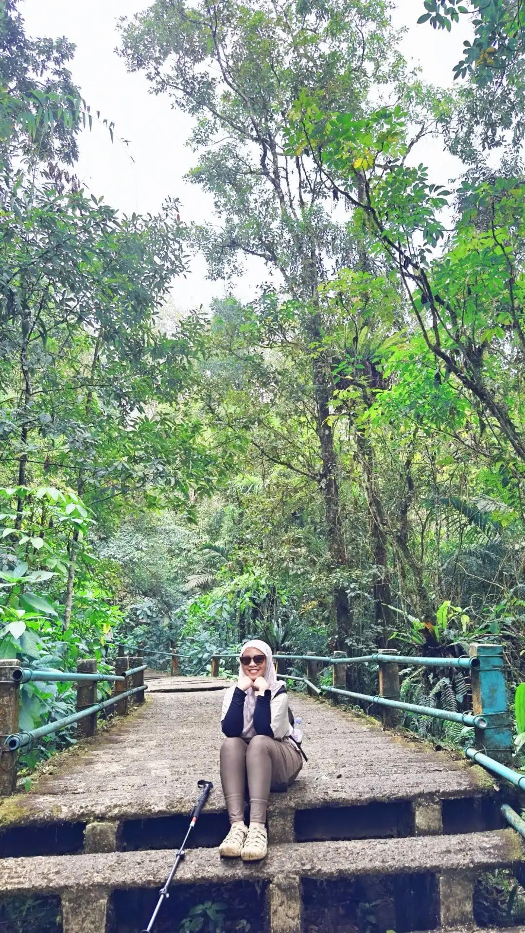 Foto review Trekking Curug Cibeureum 2